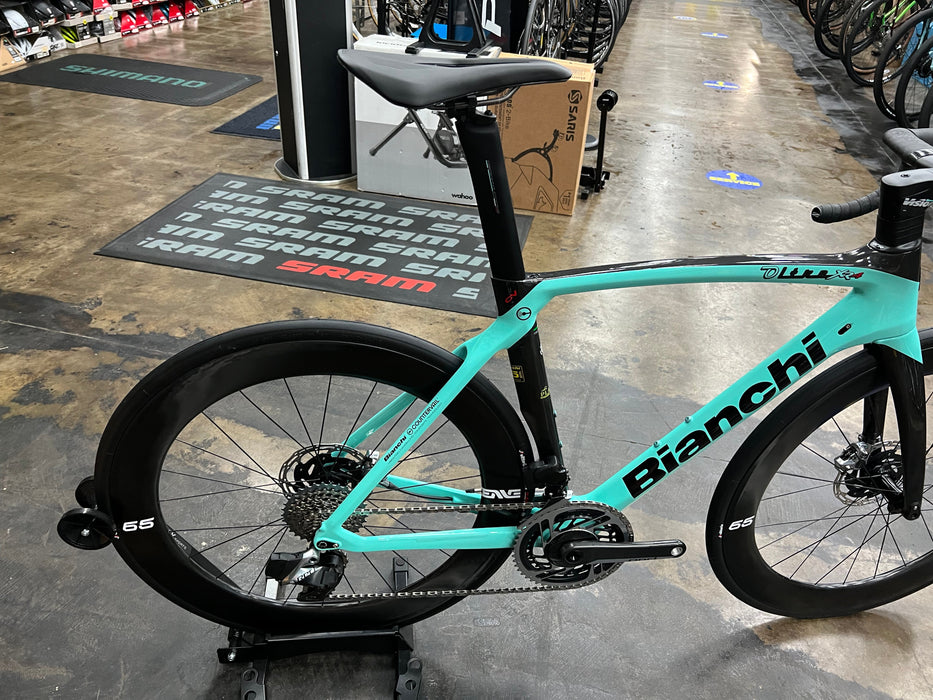 Bianchi Oltre XR4 Disc SRAM Red eTap AXS - Enve Foundation 65 Wheels - Celeste 2022