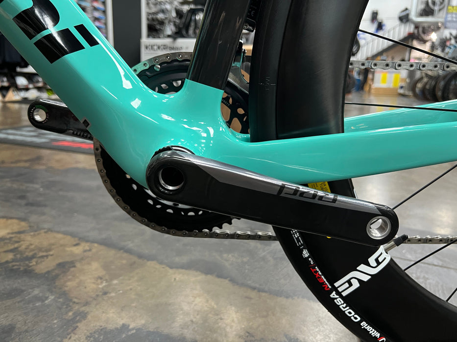 Bianchi Oltre XR4 Disc SRAM Red eTap AXS - Enve Foundation 65 Wheels - Celeste 2022