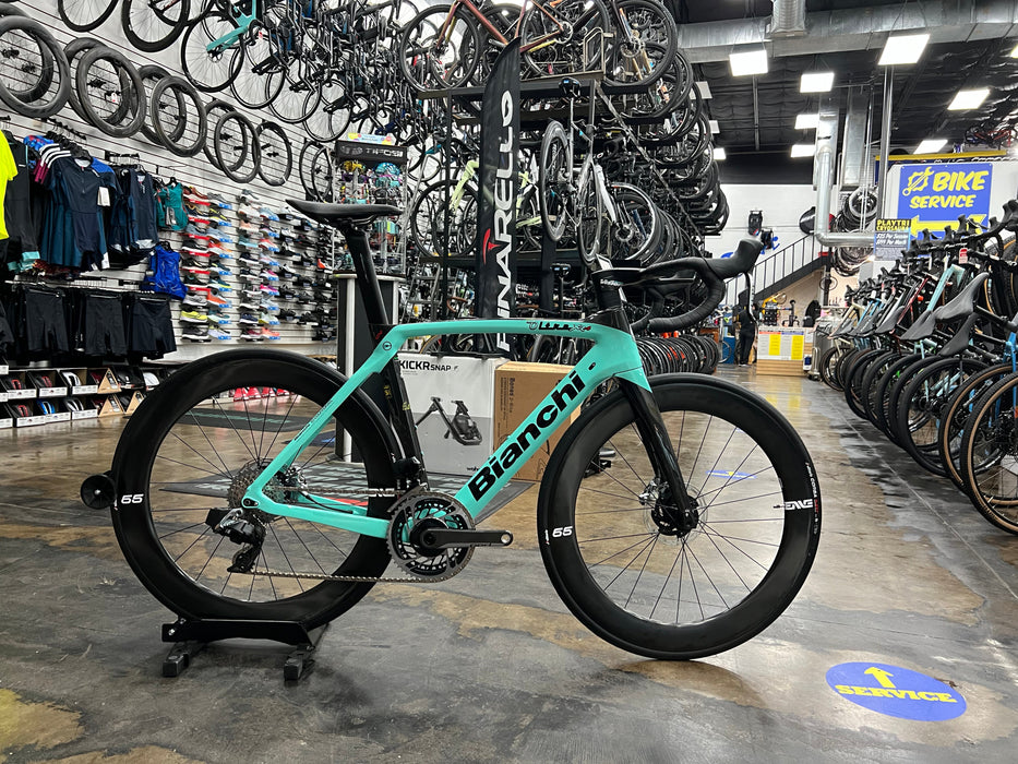 Bianchi Oltre XR4 Disc SRAM Red eTap AXS - Enve Foundation 65 Wheels - Celeste 2022