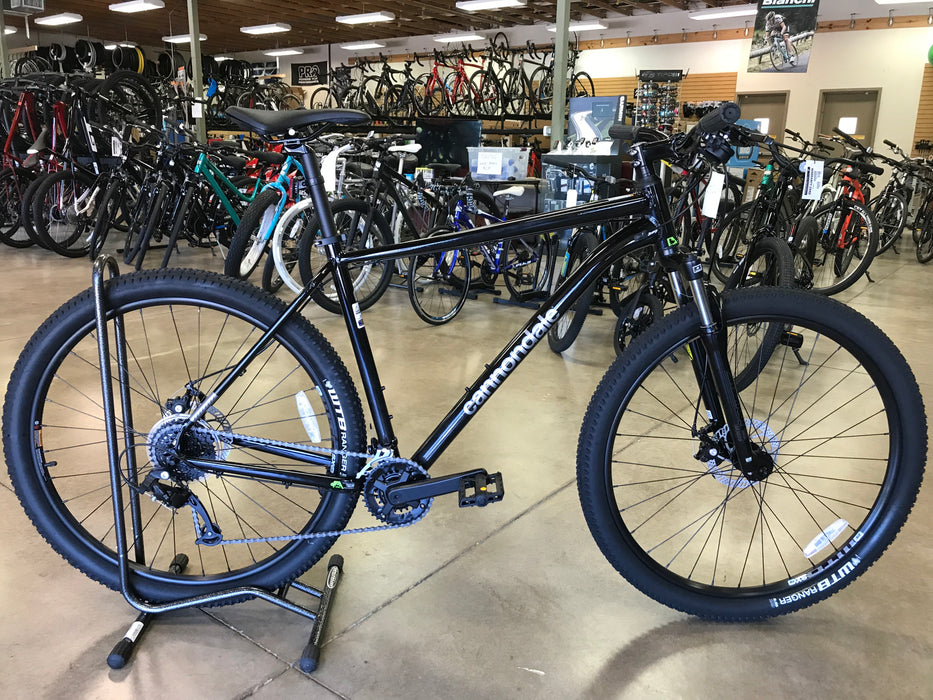 Cannondale Trail 8 Mountain Bike