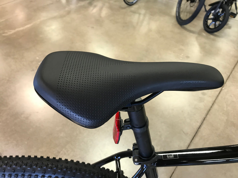 Cannondale Trail 8 Mountain Bike