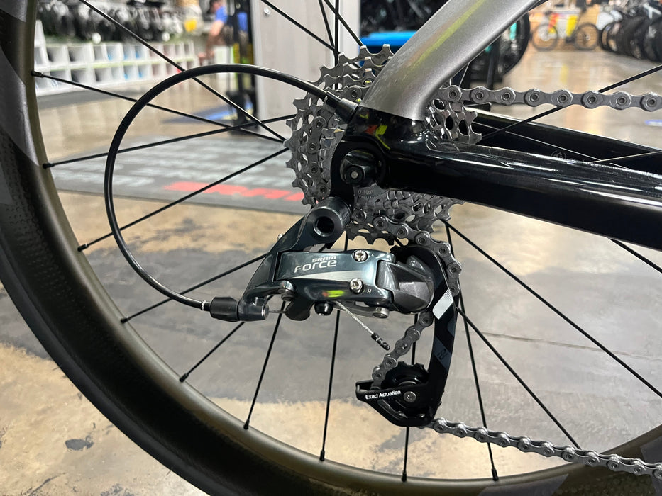 Argon 18 E-117 Tri SRAM Force 22 w/ZIPP 404 Firecrest Wheels - Silver Rabbit Black Gloss 2022