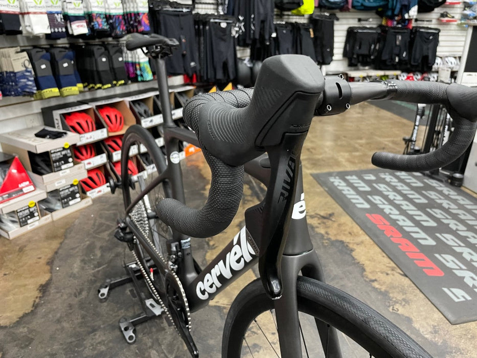 Cervelo Caledonia-5 Disc SRAM Rival eTap AXS - 2024