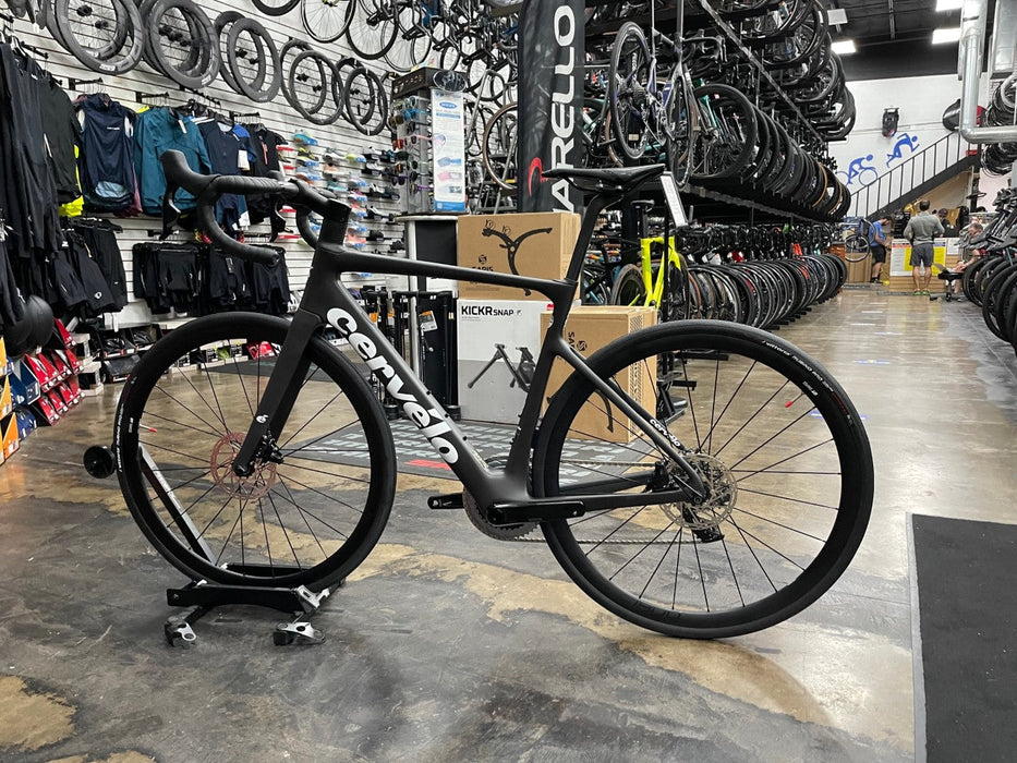 Cervelo Caledonia-5 Disc SRAM Rival eTap AXS - 2024