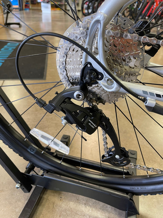 Fuji Traverse 1.3 - Gray 2022