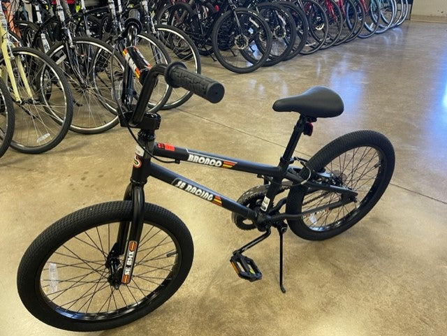 SE Bikes Bronco 20" - Matte Black