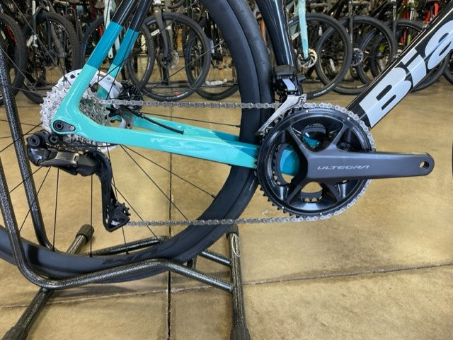 Bianchi Oltre XR3 CV Shimano Ultegra Di2 12 speed Race Graphite/Celeste