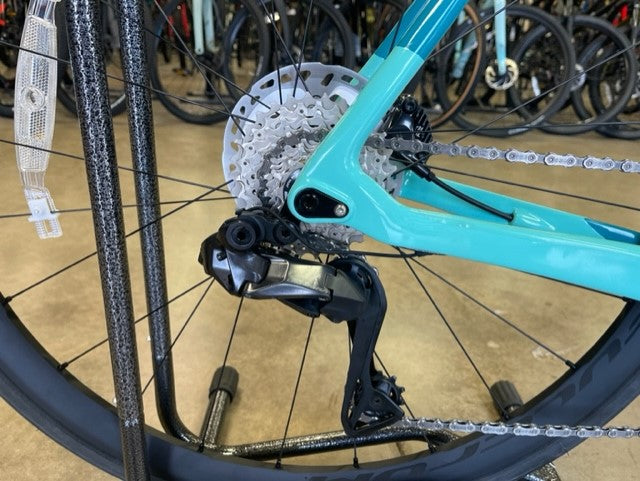 Bianchi Oltre XR3 CV Shimano Ultegra Di2 12 speed Race Graphite/Celeste