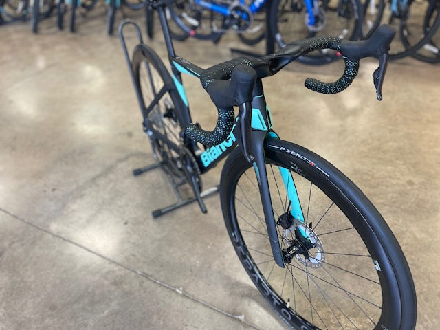 Bianchi Oltre Pro Shimano Ultegra Di2 Graphite / Celeste 2023