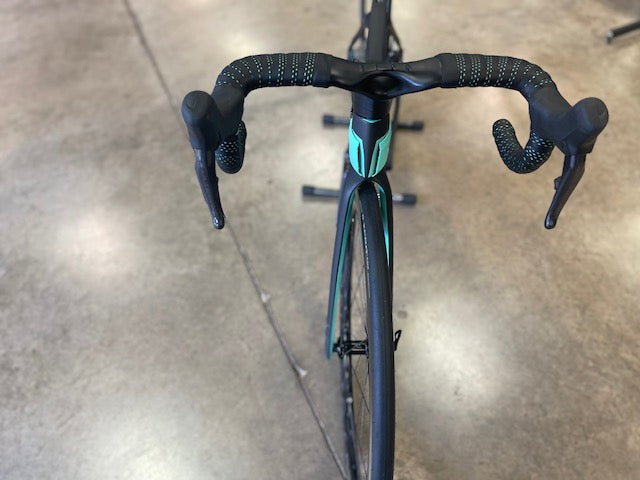 Bianchi Oltre Pro Shimano Ultegra Di2 Graphite / Celeste 2023